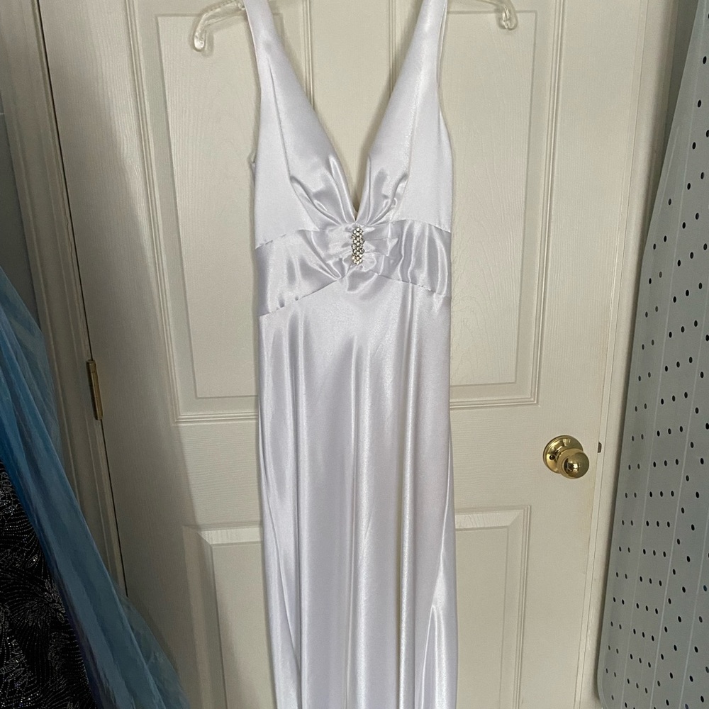 White slim fit dress